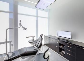 Фото 4 Стоматология на 11 кабинетов с укомплектованным штатом в центре