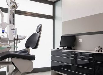 Фото 3 Стоматология на 11 кабинетов с укомплектованным штатом в центре
