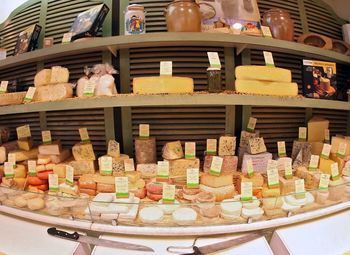 Фото Продуктовая точка Сыры, Колбасы в локации с большим трафиком