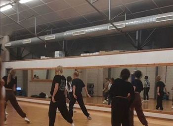 Спортивно-танцевальный центр с помещением в собственность 