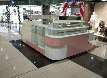 Фото Магазин-островок косметики в крупном ТЦ с собственным брендом