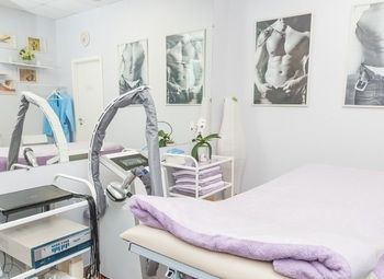 Фото Сеть из 2-х салонов коррекции фигуры в перенаселенном районе