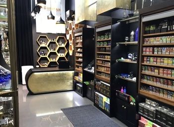 Фото Табачный магазин в историческом центре Москвы