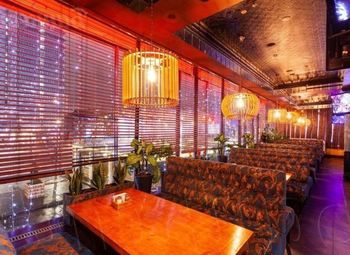 Ресторан-караоке в густонаселенном районе / популярная локация