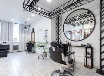 Салон красоты в здании метро 