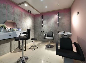 Салон красоты / 8 лет работы, 2 зала, 5 сотрудников