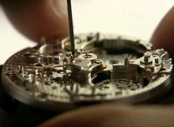 Мастерская по ремонту ювелирных изделий и часов в крупном ТЦ.