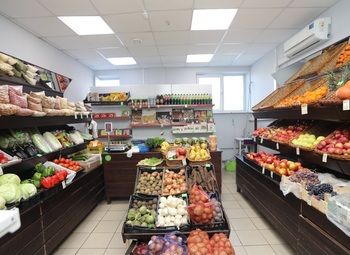 Фото Магазин овощей, фруктов и сухофруктов / Проходное место