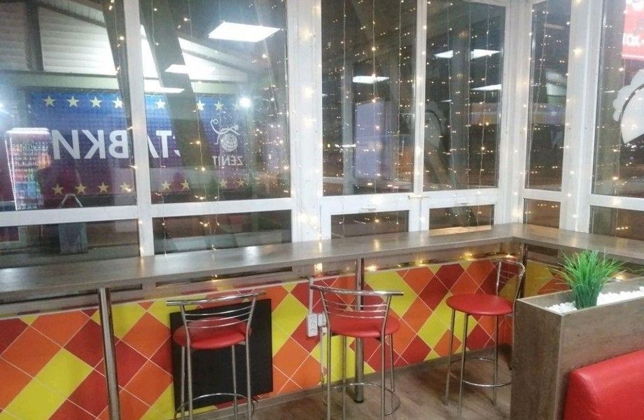 Шаверма с верандой в шаговой доступности от метро