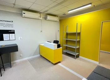 Пункт выдачи заказов в ТЦ, недалеко от метро