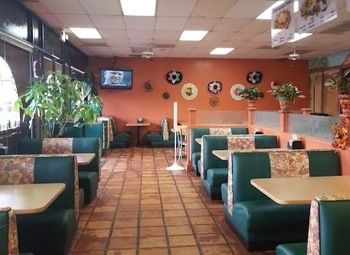 Фото Чайхана рядом с метро и японская кухня на вынос в одном здании