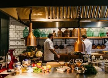 Кафе с видом на набережную.