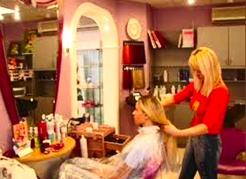 Фото Оборудованный салон красоты с персоналом.