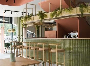 Полностью укомплектованный ресторан : абсолютно новый