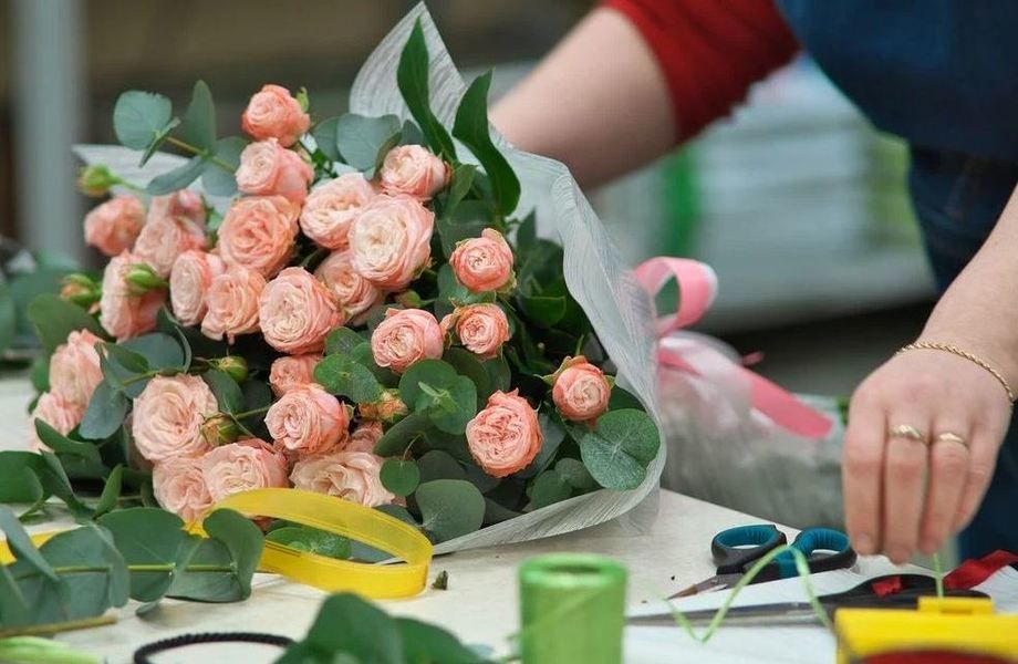 Магазин цветов в густонаселенном районе города