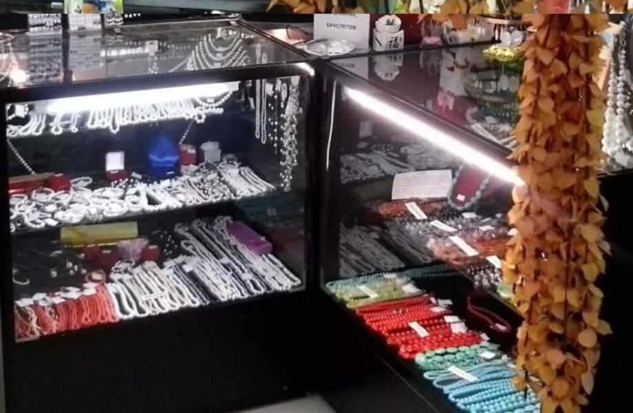 Фото 3 Магазин украшений и подарков в крупном ТЦ (3 года работы)