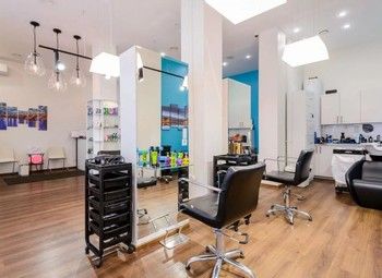 Фото 2 Салон красоты в Петергофе