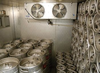 Фото 2 Пивной магазин в проходном месте по цене товарного остатка