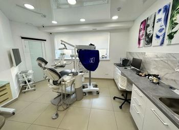 Стоматологическая клиника / 3 кабинета / Все лицензии / 50 м от метро