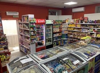 Фото Продуктовый магазин в двух минутах от станции метро