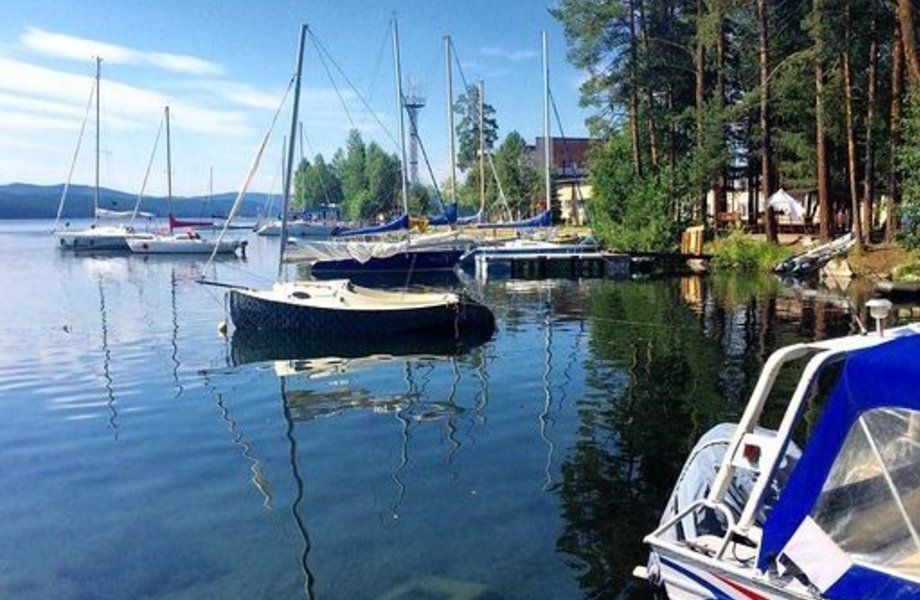 Фото 2 Прибыльный туристический комплекс на берегу озера.