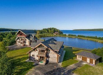 Фото Прибыльный туристический комплекс на берегу озера.