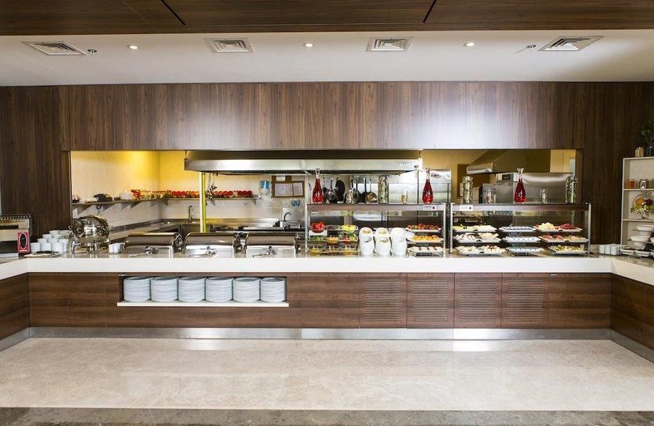 Столовая в центре города с 2 залами и большой кухней