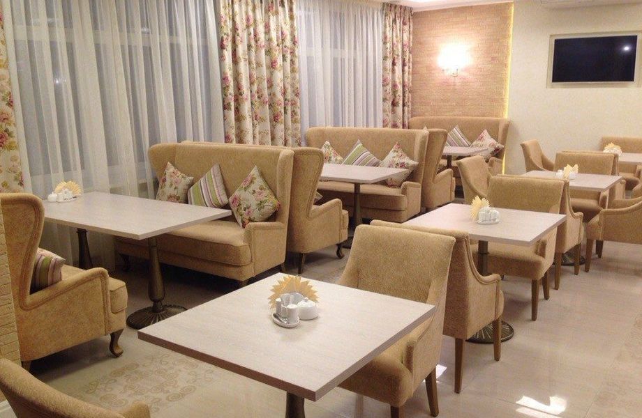 Столовая в центре города с 2 залами и большой кухней