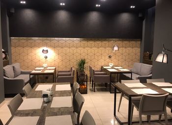 Столовая в центре города с 2 залами и большой кухней