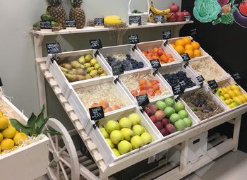 Фото Продуктовый магазин с товарным остатком