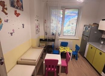 Фото Детский сад, наполненный детьми.