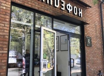 Фото Кофейня в оживленном районе города