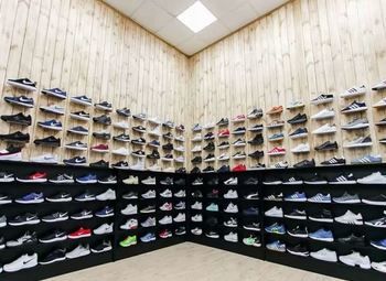 Готовый бизнес магазин кроссовок в центре города с высокой прибылью