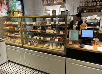 Фото Действующая кофейня рядом с метро с низкой арендой и базой клиентов