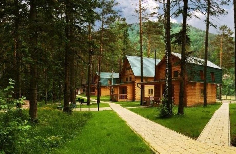 База отдыха в северном лесу