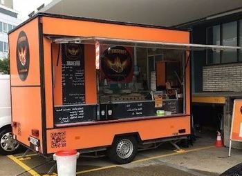 Фудтрак подготовленный для продажи блинов и хот-догов