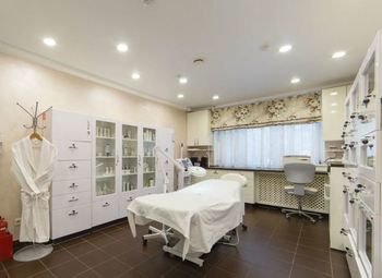 Салон красоты: маникюр, стрижки, массаж / 8 человек в команде