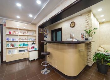 Салон красоты: маникюр, стрижки, массаж / 8 человек в команде