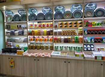 Магазин сухофруктов, орехов и восточных сладостей у кассы Пятёрочки