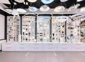 Фото 3 Магазин люстр в ТЦ с высокой проходимостью