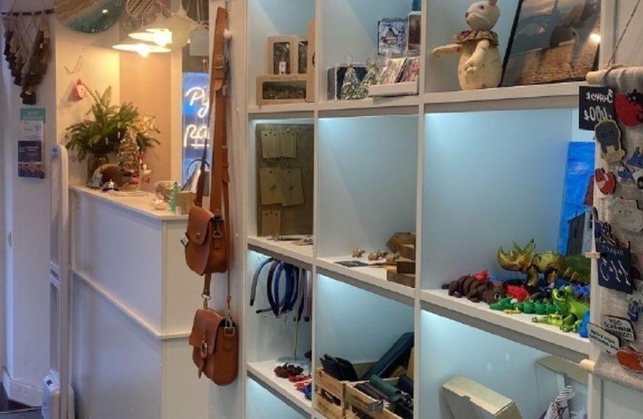 Фото 5 Магазин сувениров Handmade с дизайнерским интерьером