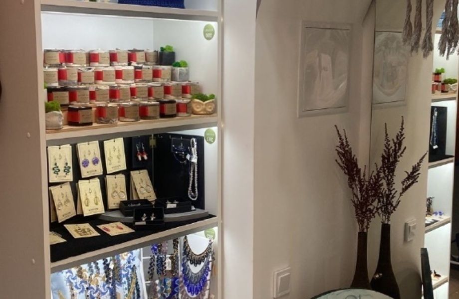 Фото 4 Магазин сувениров Handmade с дизайнерским интерьером