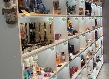 Фото 2 Магазин сувениров Handmade с дизайнерским интерьером