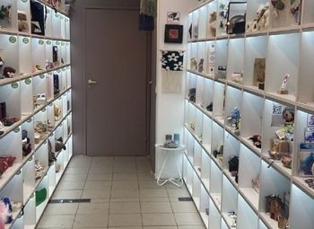 Фото Магазин сувениров Handmade с дизайнерским интерьером