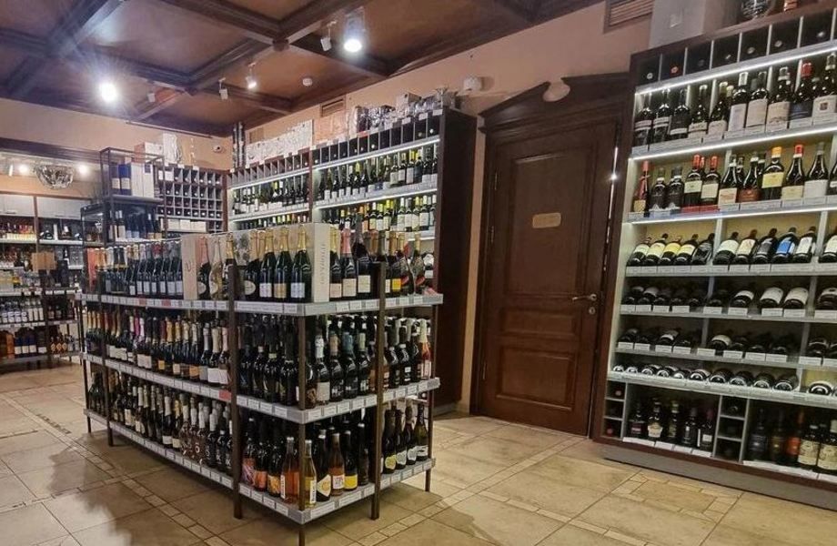 Магазин алкогольной и табачной продукции в проходной локации