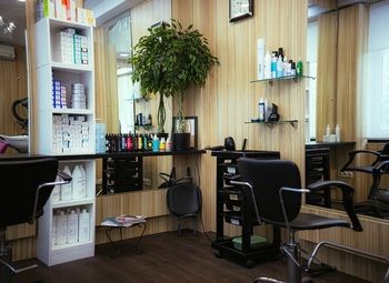 Фото Парикмахерская в жилом доме с постоянными клиентами
