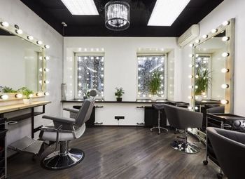Салон красоты с низкой арендной ставкой у метро