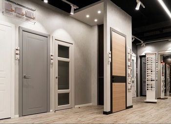 Салон дверей в ТРК / Стабильная прибыль