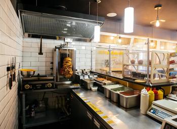 Фото 2 Шаверма с посадочными местами на проездном участке/ Работает 24/7