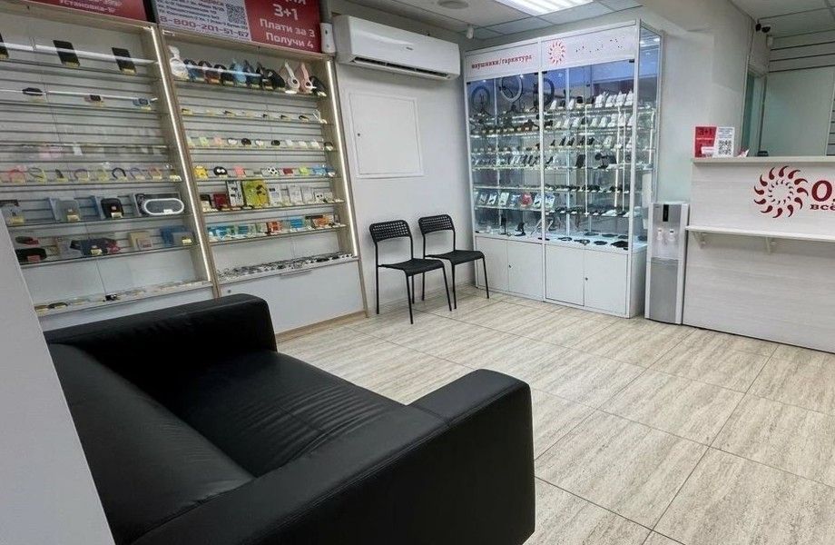 Магазин мобильных аксессуаров / Прикассовая зона 